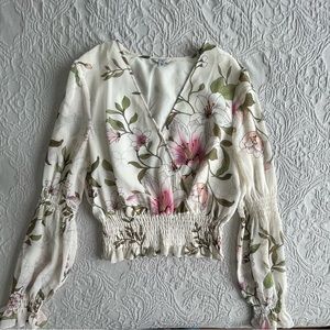 Beautiful Guess floral blouse. Size medium.